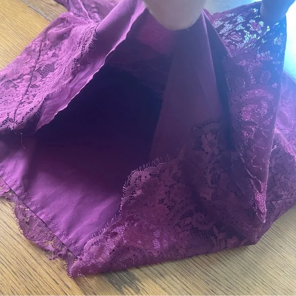 Cupcakes and cashmere Davey layered bell sleeve wine lace top M - Picture 10 of 15